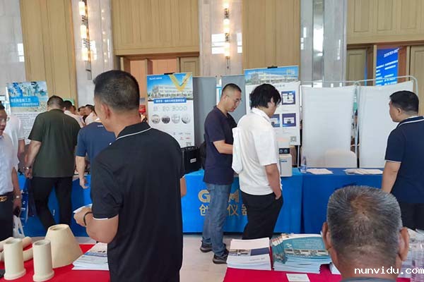 为嘉宾介绍我司优质产品-直读光谱仪